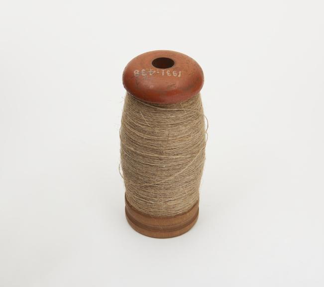 Bobbin of dry spin yarn