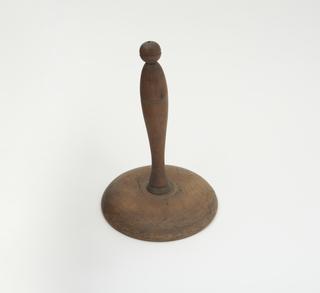 Dolly for pressing cabbage.