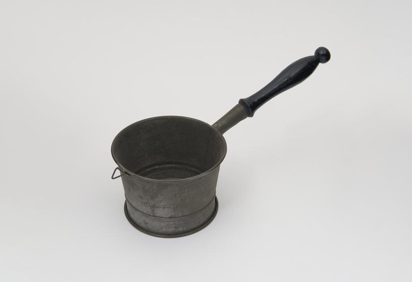 Gravy strainer, tin, with wooden handle. 1920-1930.