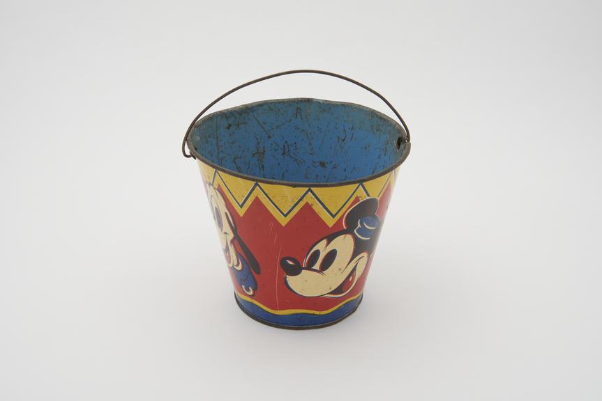 Child's metal bucket (bucket)