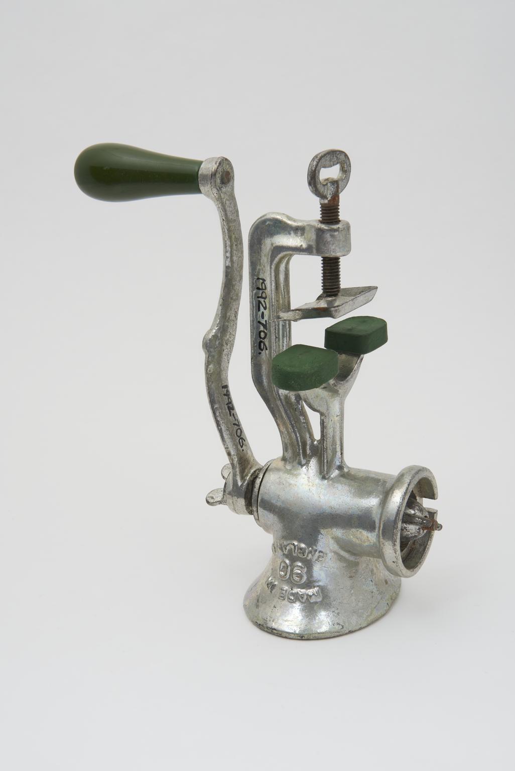 Mincer, for table-top attachment