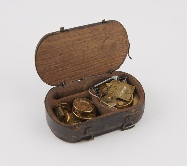 English Apothecaires' balance, 1750, with weights