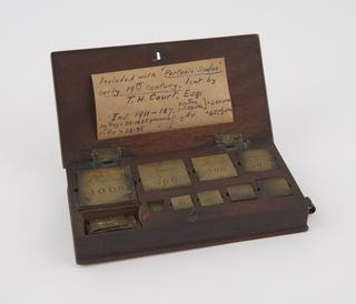 Box of weights for portable balance