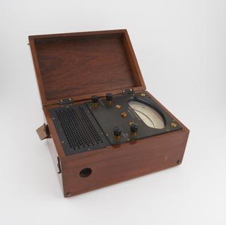 Irwin dynomometer wattmeter, in mahogany carrying case
