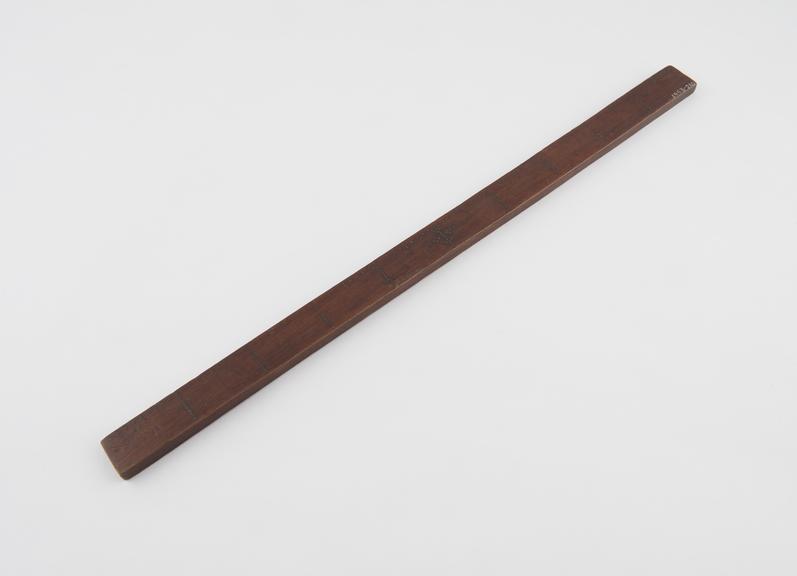 Chinese foot measure, 14.6 overall, in rosewood (0.8'x0