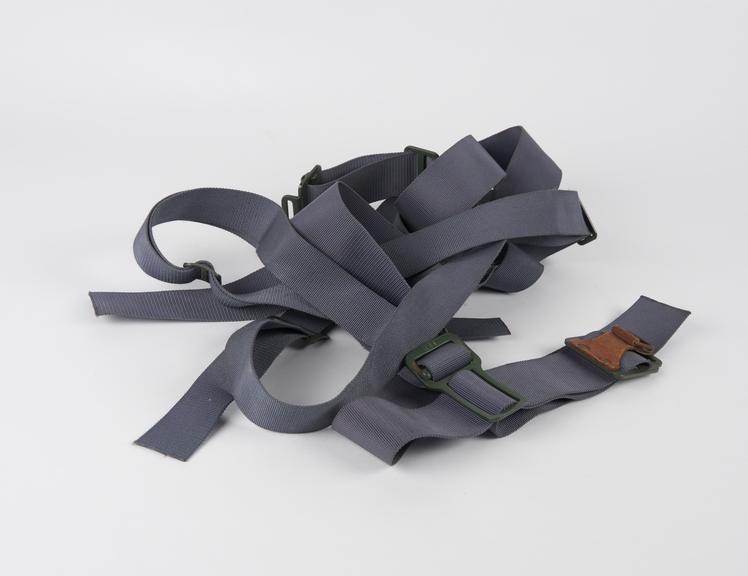 Motor vehicle seat belt harness