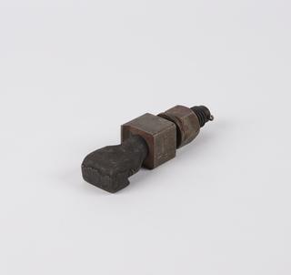 Tool for motor vehicle tyre