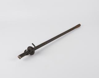 Tool for motor vehicle tyre