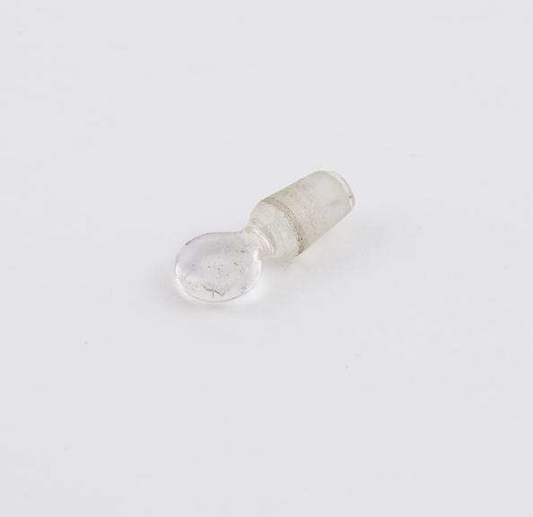 Small glass stopper, H: 15mm x W: 7mm, British, 1907-1912