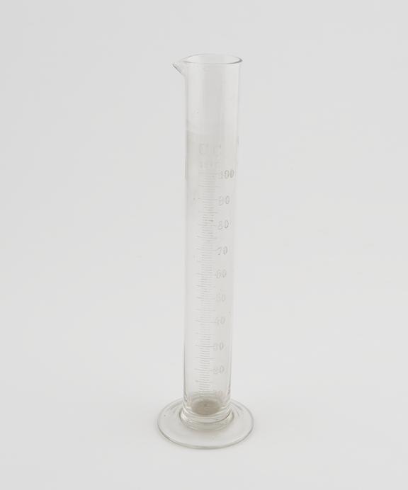 Graduated cylinder, glass, H: 240mm x W: 55mm, British