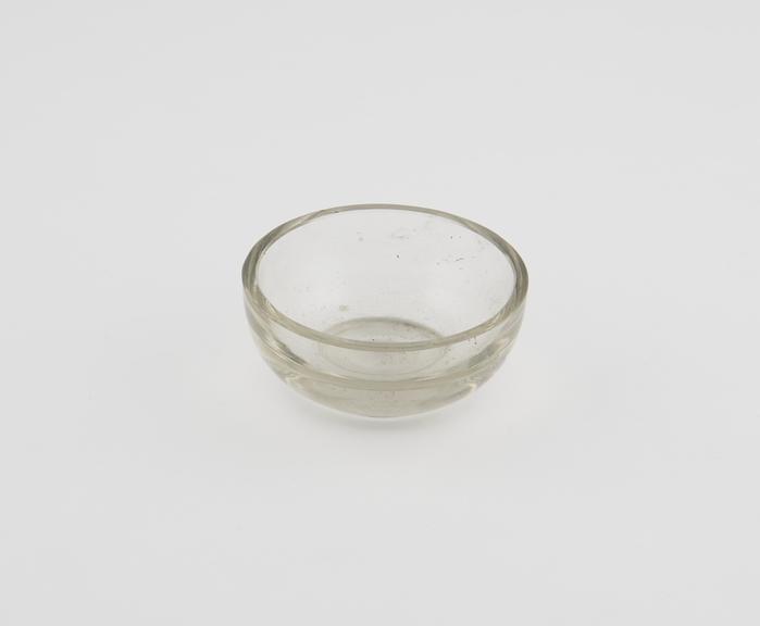 Glass crucible, W: 90mm x H: 30mm, British, 1907-1912