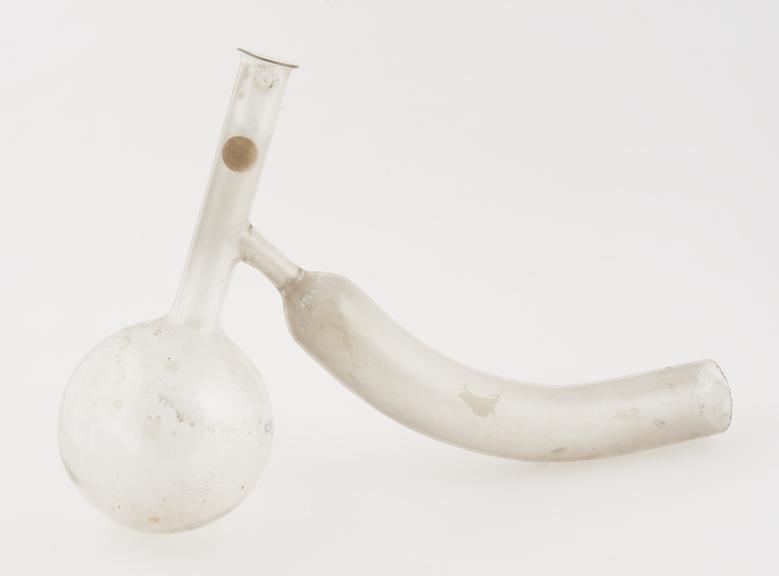 Anschutz flask for distilling volatile fats and waxes