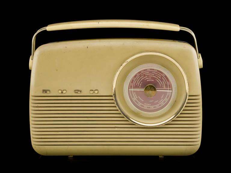 Bush transistor radio receiver Type TR82B, c. 1960 | Science 