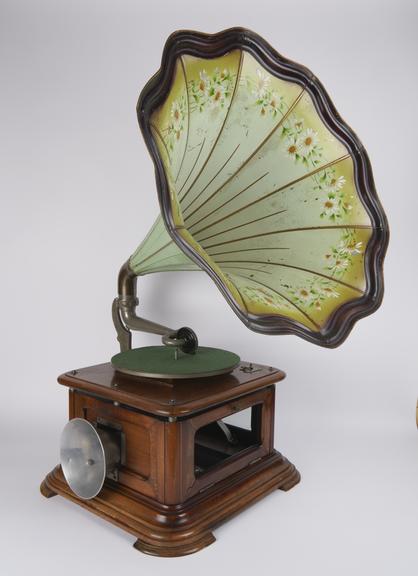 'Intermediate Monarch' gramophone, 1908.