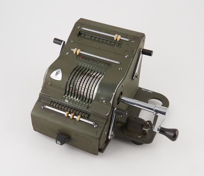 Barrel calculating machine by Brunsivga Mashinenwerke AG