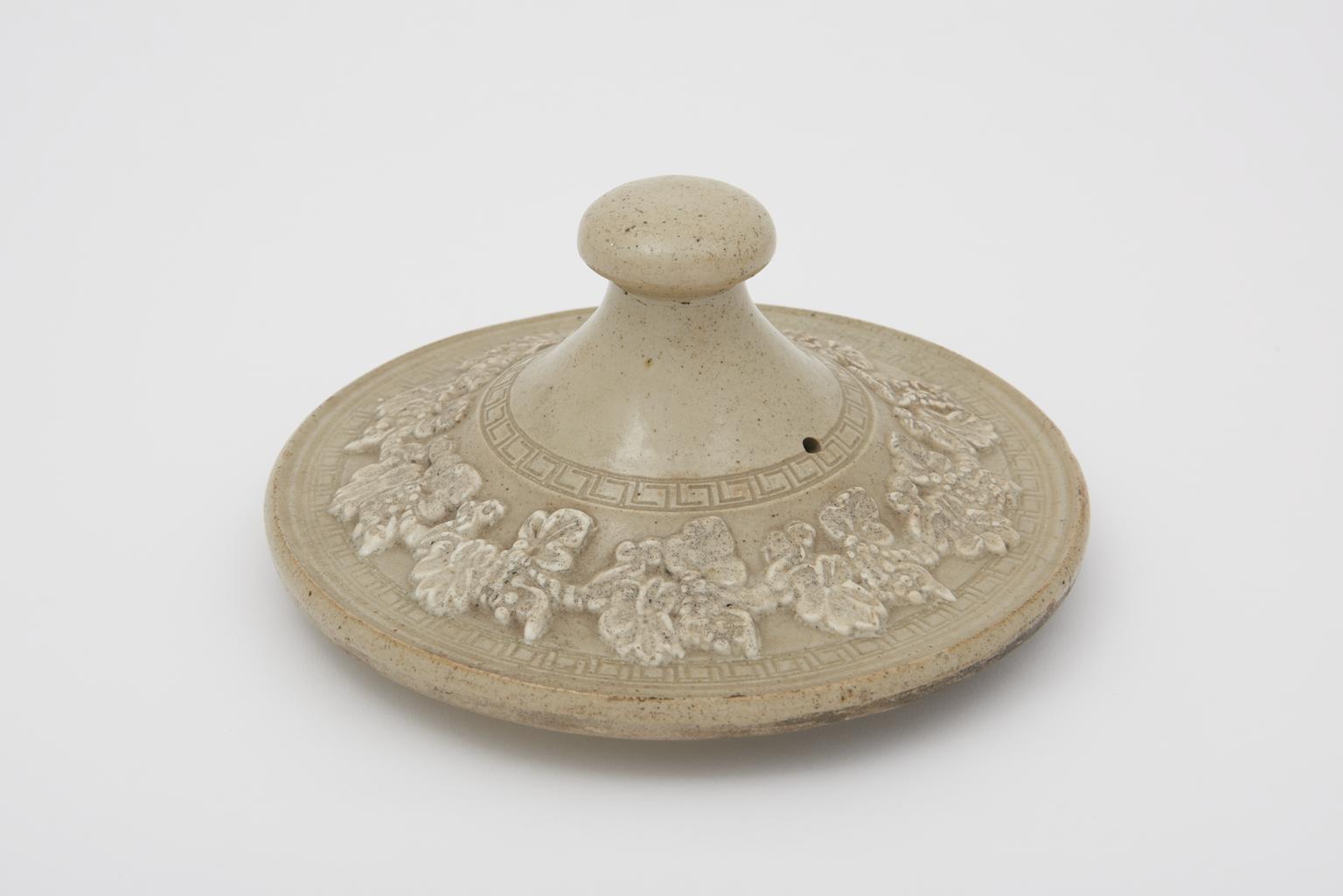 Lid for the decorated stoneware domestic water filter (‘Temple Bar’)