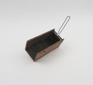 Small mammal live trap cage with hinged door and open barred top