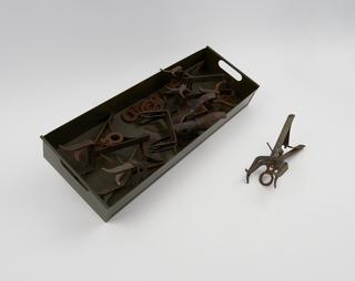 Four types of tongs-type mole run-traps