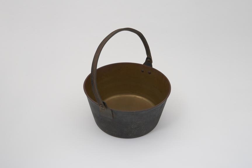 Cast iron saucepan, English, 1880-1940