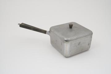 'Daleware' square saucepan in aluminium alloy