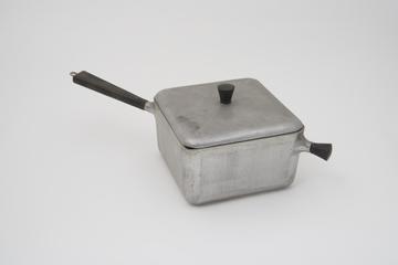 'Daleware' square saucepan in aluminium alloy