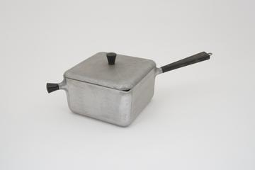 'Daleware' square saucepan in aluminium alloy