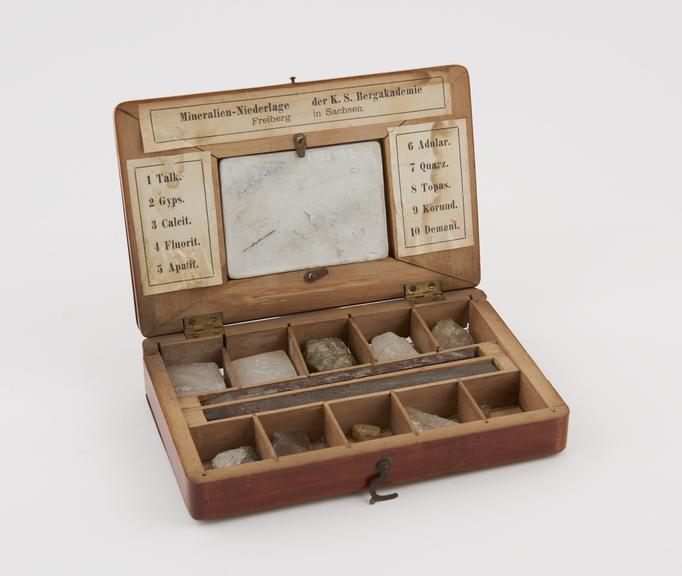 Mineralogical test kit, German