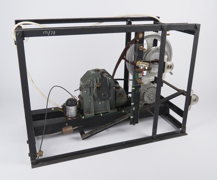 Electrical winding mechanism for reconstruction of Dondi clock