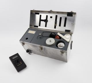 Prototype of the Oxfam/Del Agua Water Testing Kit