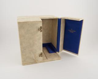 Fitted case for "Atmos II" self winding clock
