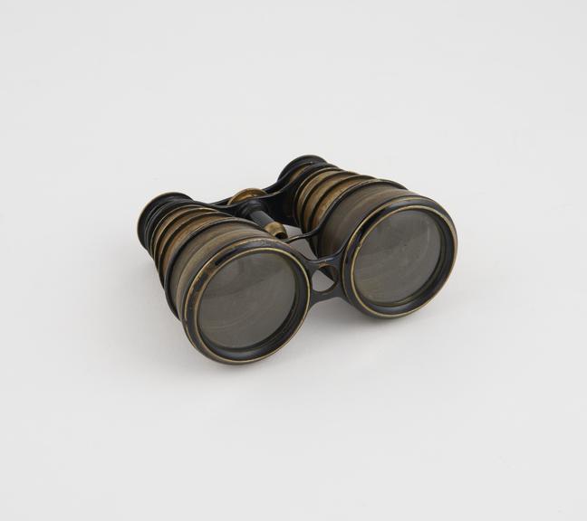 Opera glasses with five telescopic draws, four of them sprung