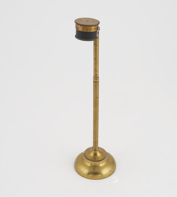 Magnifying glass on brass stand B985