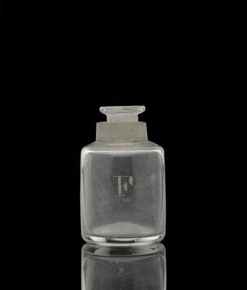 Glass-stoppered bottle for fluorine