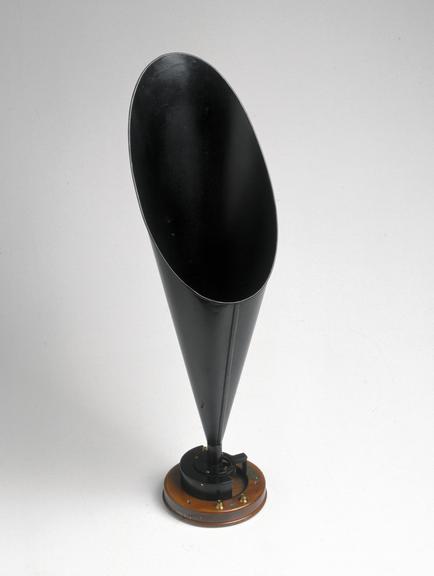 Straight horn loudspeaker made by S. G. Brown Ltd., 1921