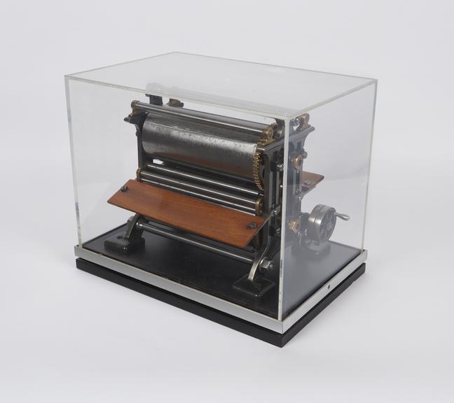 Model of steam heated calendering machine, scale 1:?