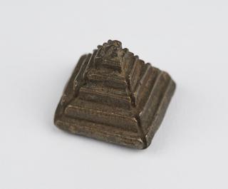 Ashanti weight in the form of a pyramid