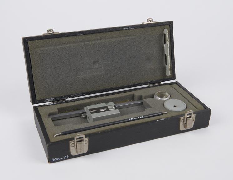 Allbrit  [sliding bar] compensating polar planimeter with