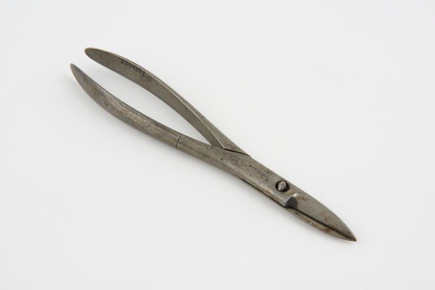 Bone cutting(?) forceps, steel, by Collin, Paris, 1870-1900