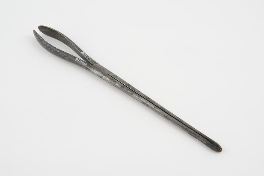 Bullet forceps by Millikin of London, c. 1822-1865, steel