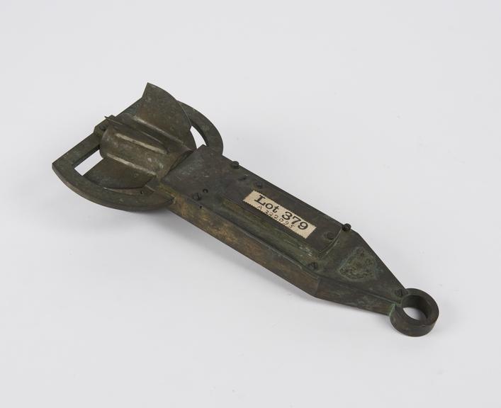 Brass ship's log marked: Lyons Patent No. 586