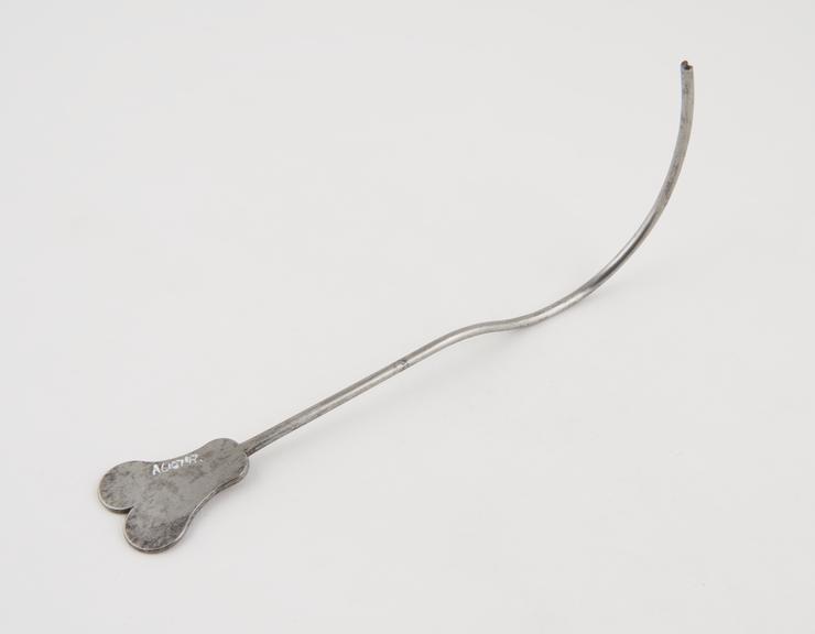 Lithotomy staff with tang hooked curved median groove and flat