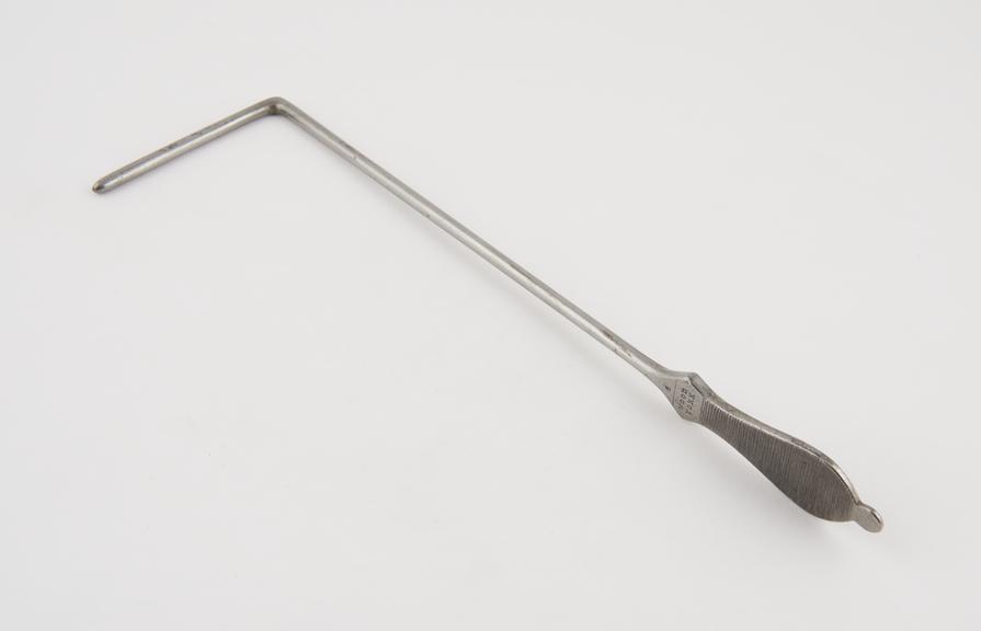 Buchanan type rectangular lithotomy staff with median groove