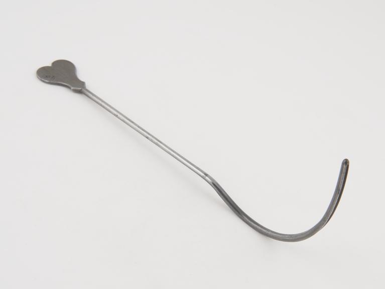 Lithotomy staff with hooked curve