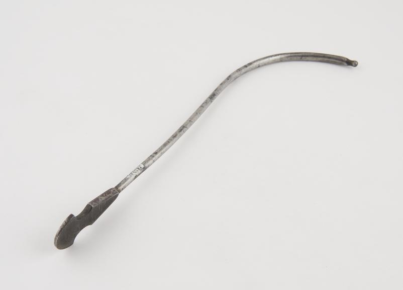 Small, curved lithotomy staff