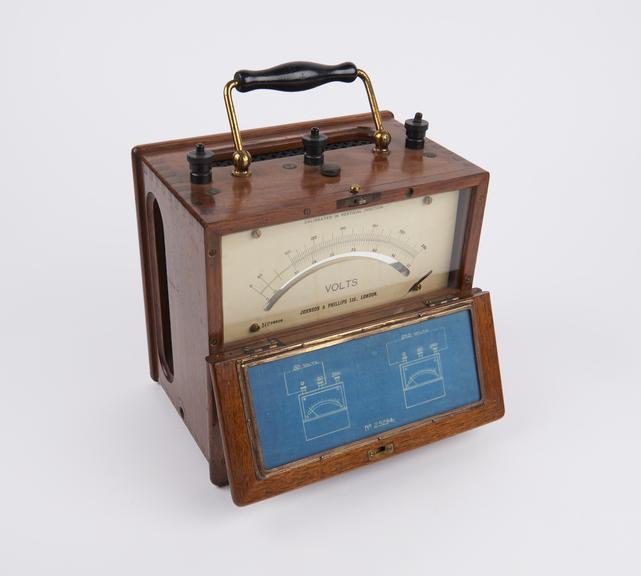 Hot-wire voltmeter, by Johnson & Phillips Ltd., London, no