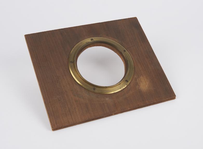 Rebated rectangular framework with threaded ring circular aperture