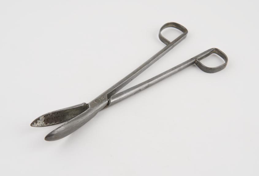 Curved lithotomy forceps with cross-action shank