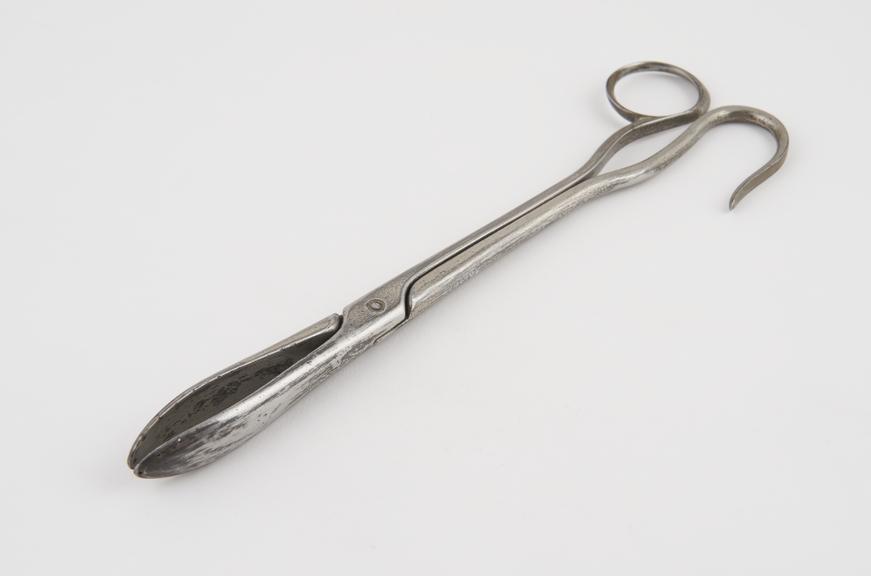 Straight lithotomy forceps with bilateral scoop blades and