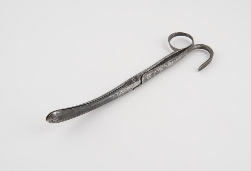 Curved lithotomy forceps with cross-action shanks, by Pepys