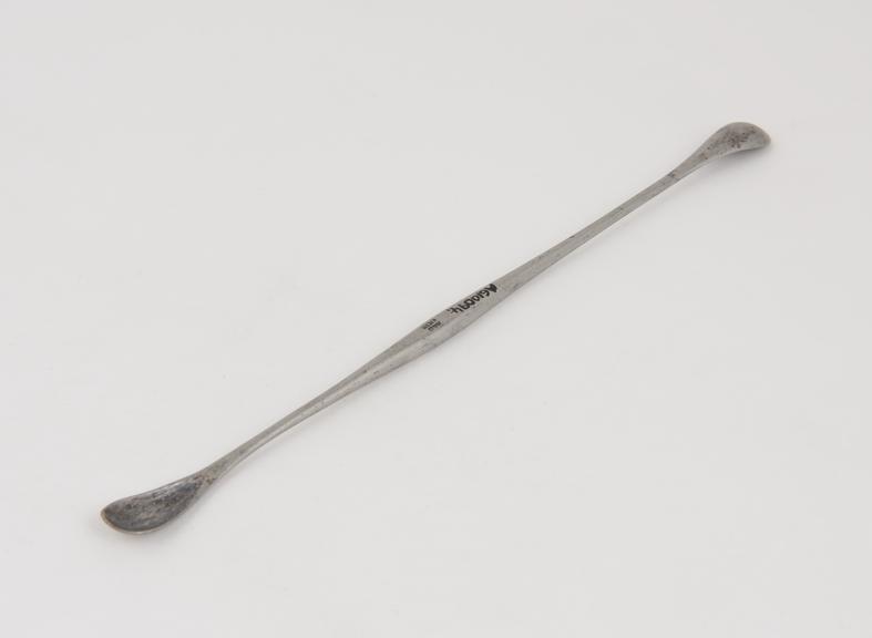 Double-ended lithotomy scoop with spoon-shaped blades, steel